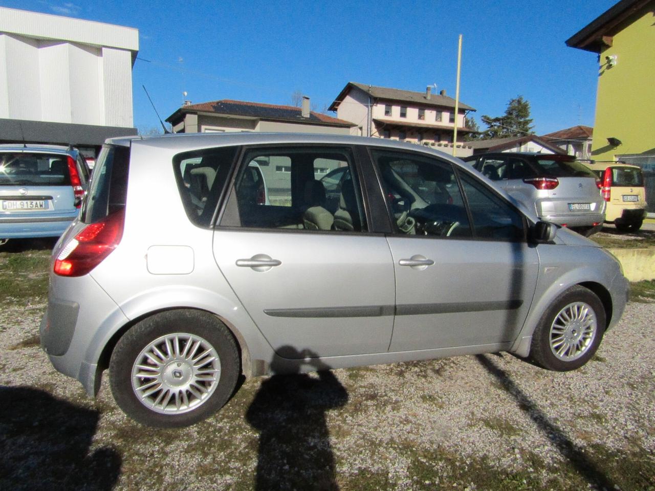 Renault Scénic BZ tagliandata e gommata