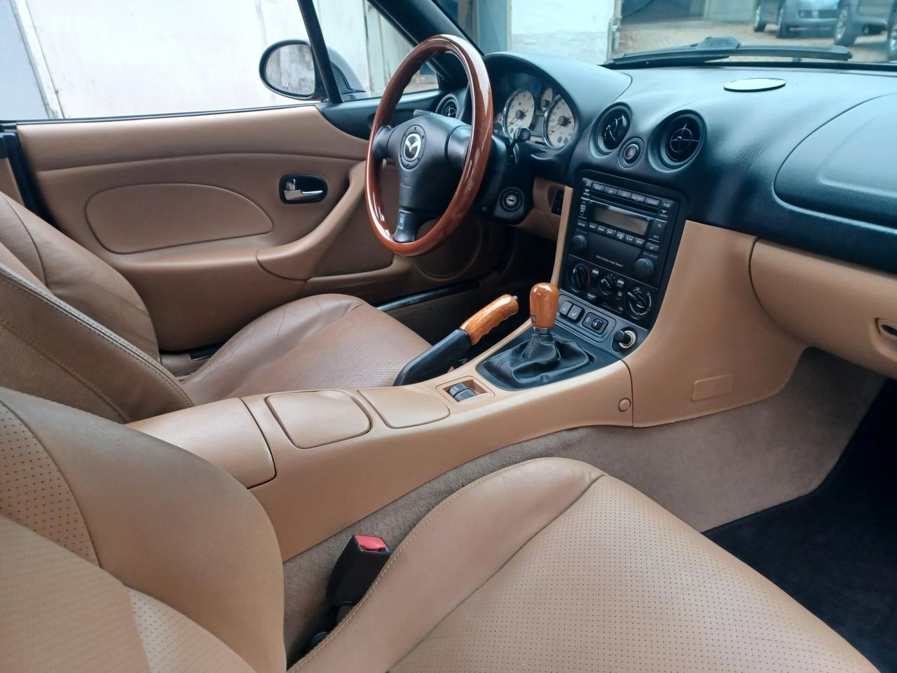Mazda MX-5 1.6i 16V cat