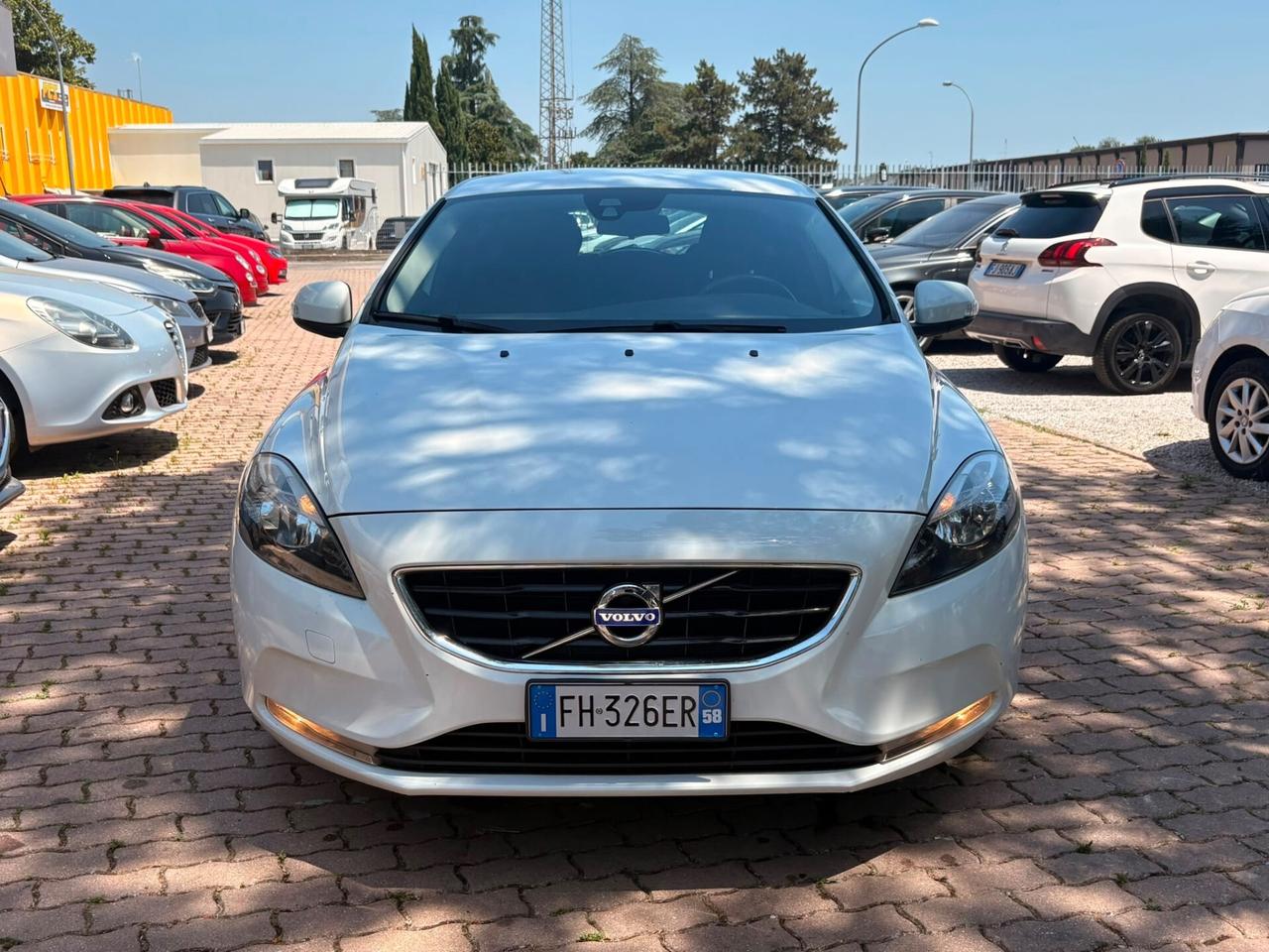 Volvo V40 D2 R-DESIGN MOMENTUM