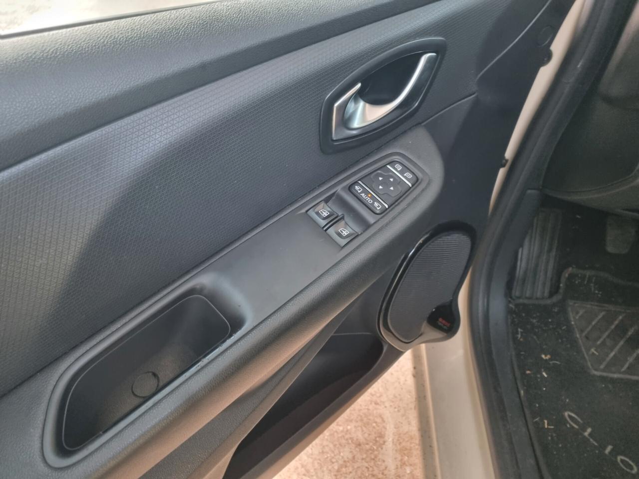 Renault Clio TCe 12V 90CV Start&Stop 5 porte Energy Intens