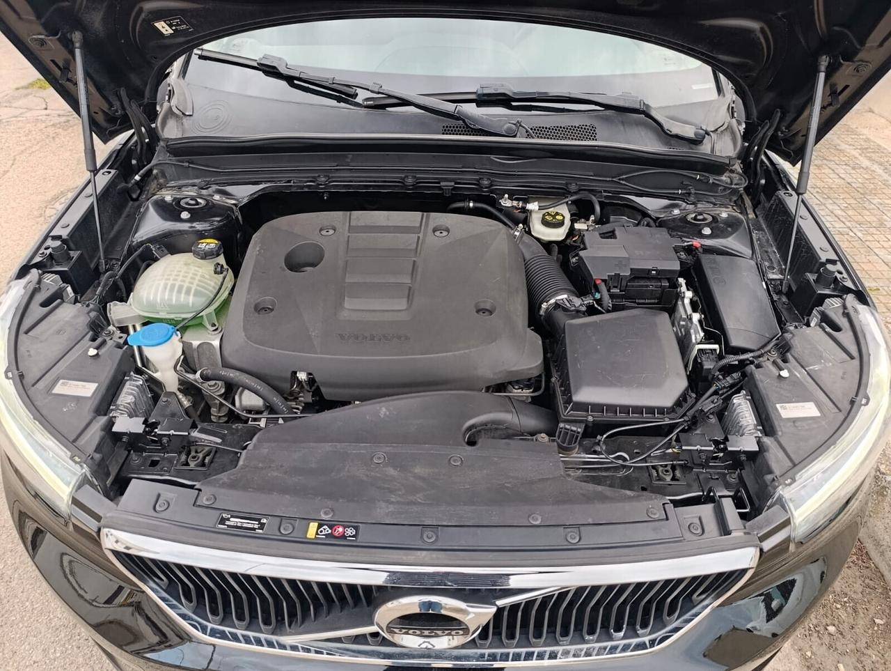 VOLVO XC40 D3 AWD GEEARTRONIC LED/NAV/SENS.POSTERIORI/