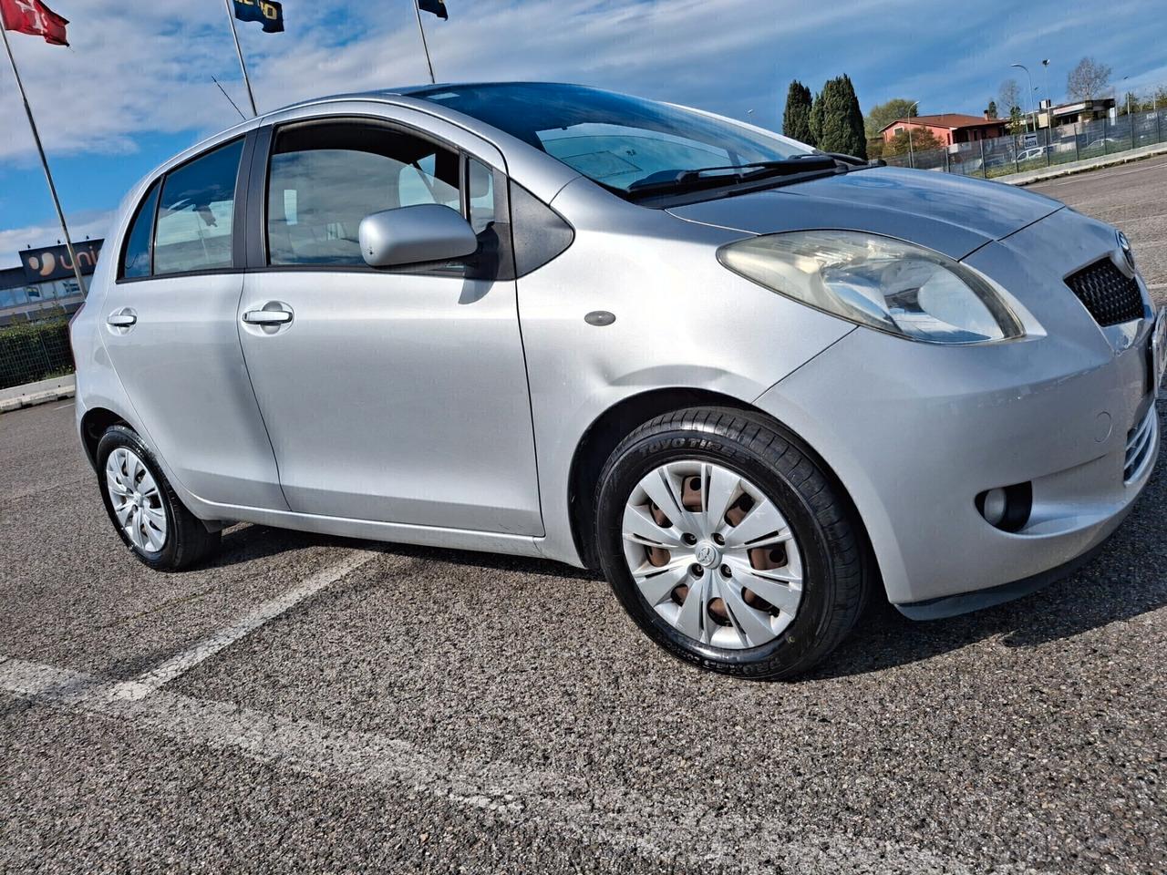 Toyota Yaris 1.3 Benzina-5 Porte-OK NEOPATENTATI.
