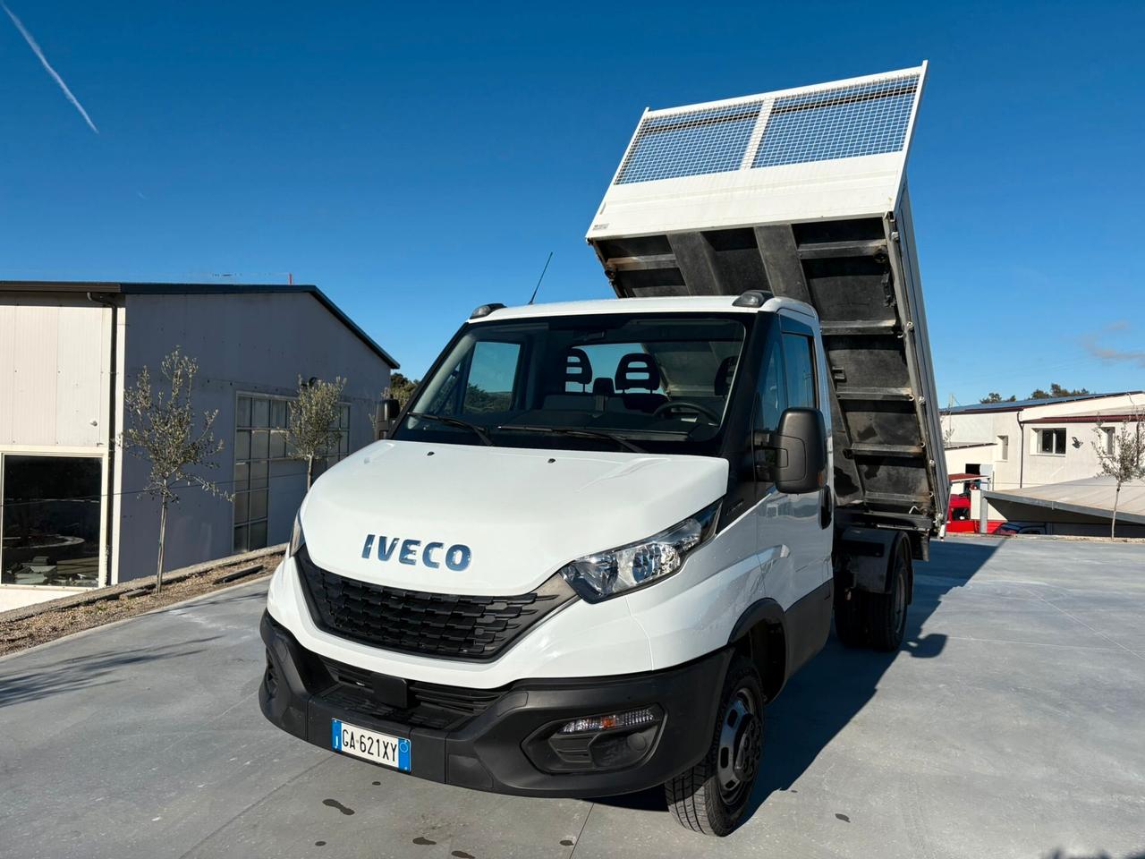 Iveco Daily RIBALTABILE TRILATERALE 35C12