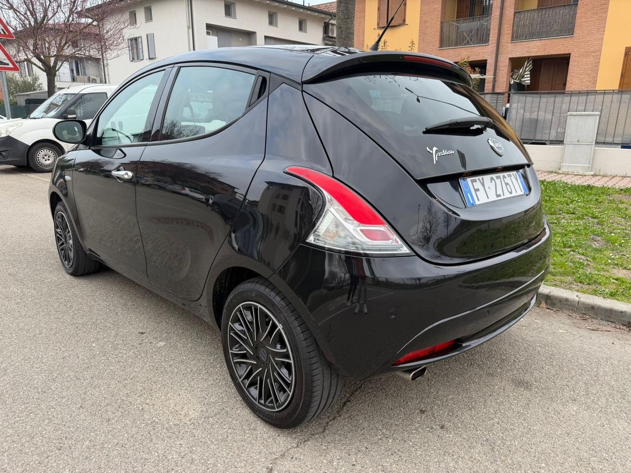 Lancia Ypsilon 1.2 GPL Ecochic Gold