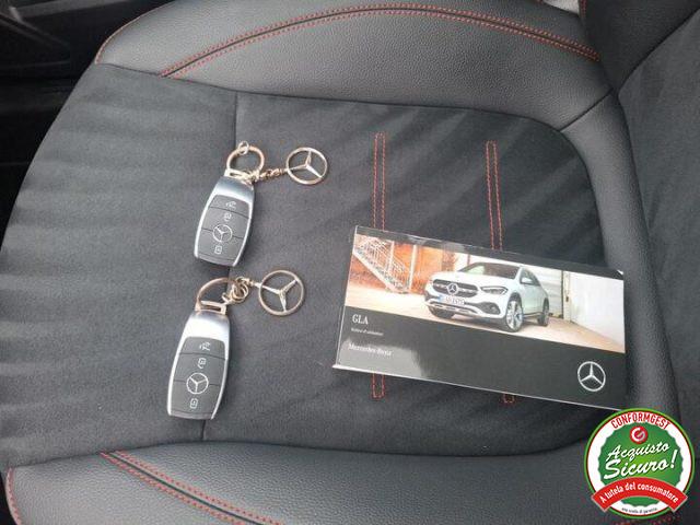 MERCEDES-BENZ GLA 200 d Aut. Premium AMG * TETTO *PACK NIGHT