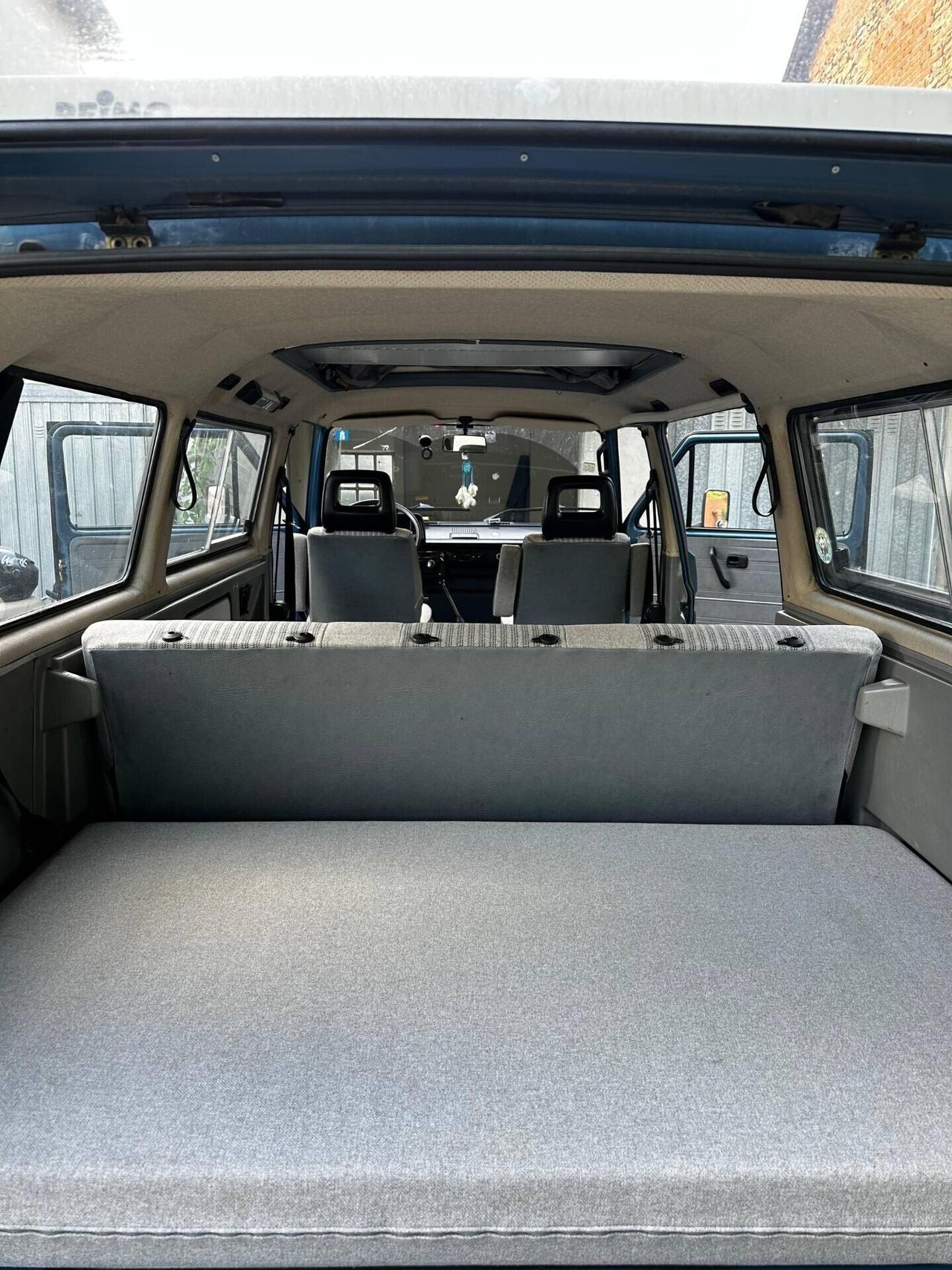 Volkswagen T3 MULTIVAN - 6 POSTI