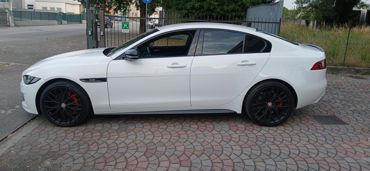 Jaguar XF 2.0 D 180 cv automatica look sportivo