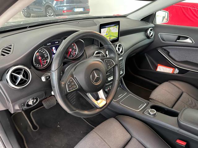 MERCEDES-BENZ GLA 200 d Automatic Business