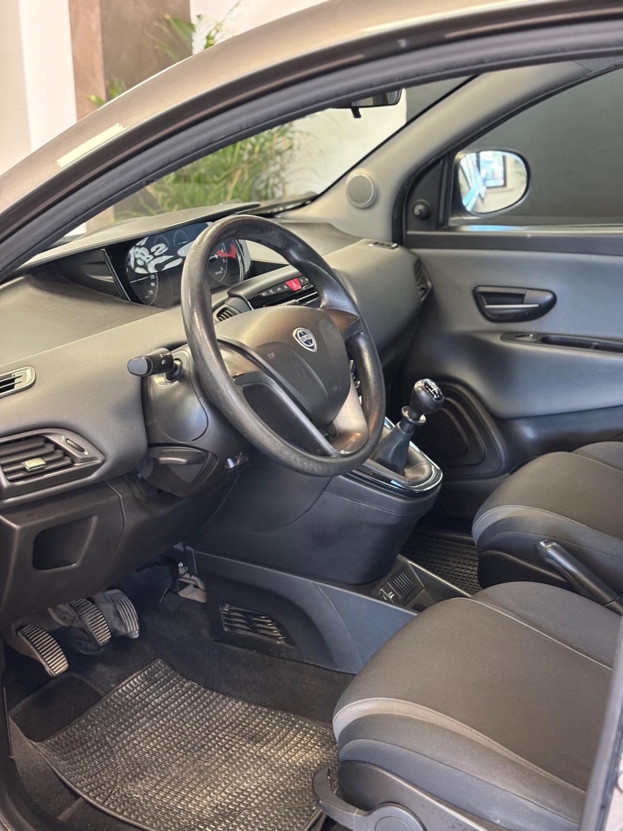 Lancia Ypsilon 1.2 69 CV 5 porte GPL Ecochic Gold