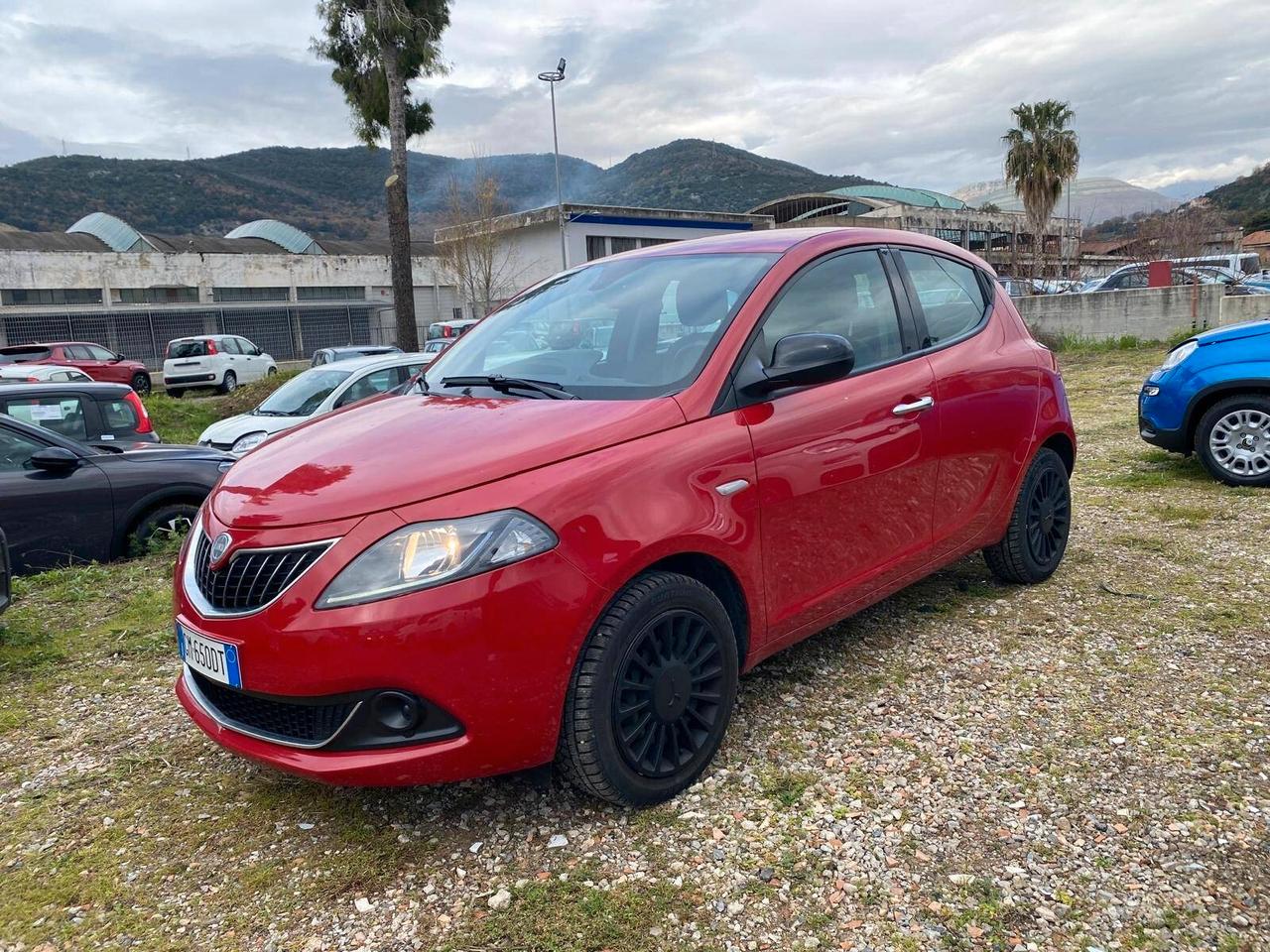 Lancia Ypsilon 1.0 FireFly 5 porte S&S Hybrid Silver