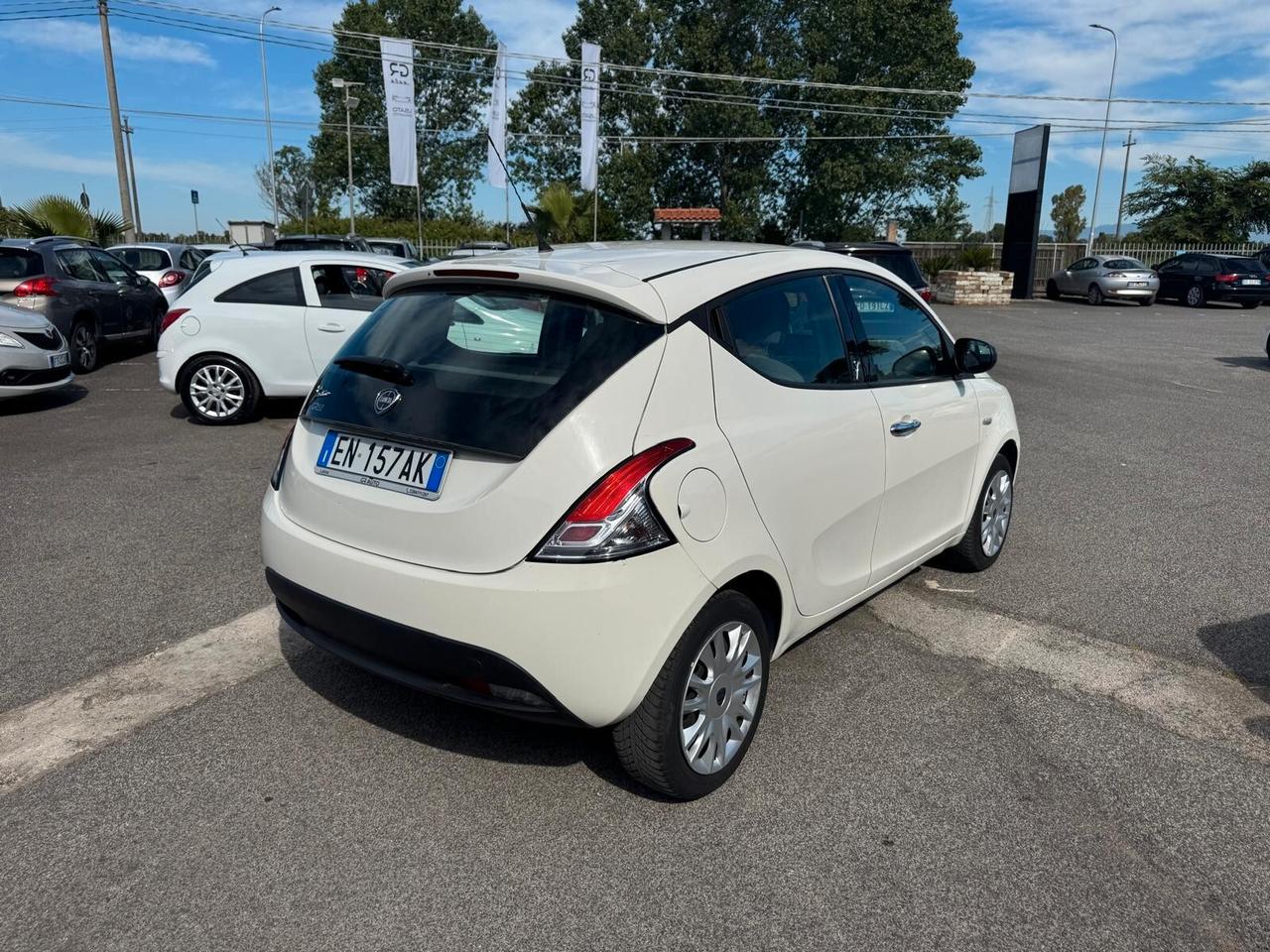 Lancia Ypsilon 1.2 BENZINA 69CV S&S SILVER 2012