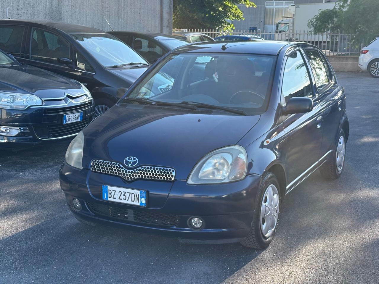 Toyota Yaris 1.0i 16V cat 5 porte Sol
