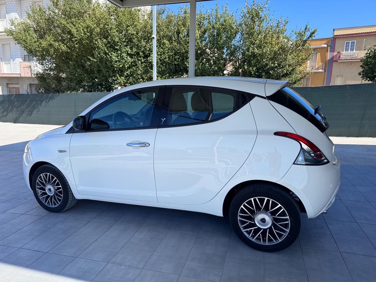 Lancia Ypsilon 1.2 69 CV 5 porte Gold