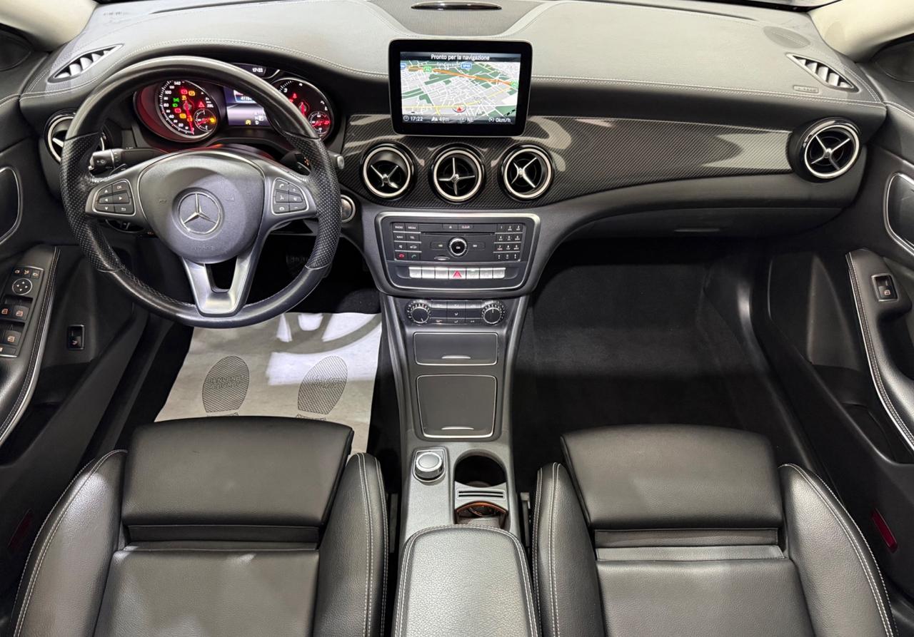 CLA 220 D AUTOMATIC PREMIUM TOTAL BLACK