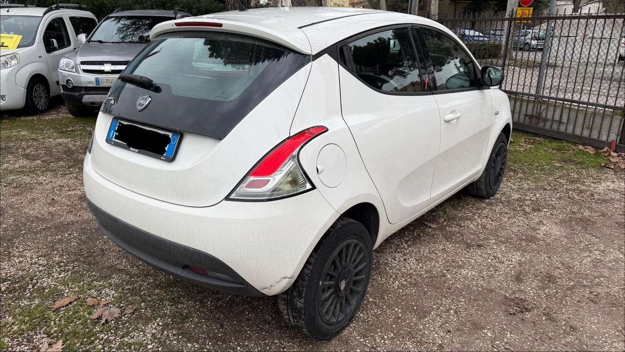Lancia Ypsilon 0.9 TwinAir 85 CV 5 porte Metano Ecochic Gold