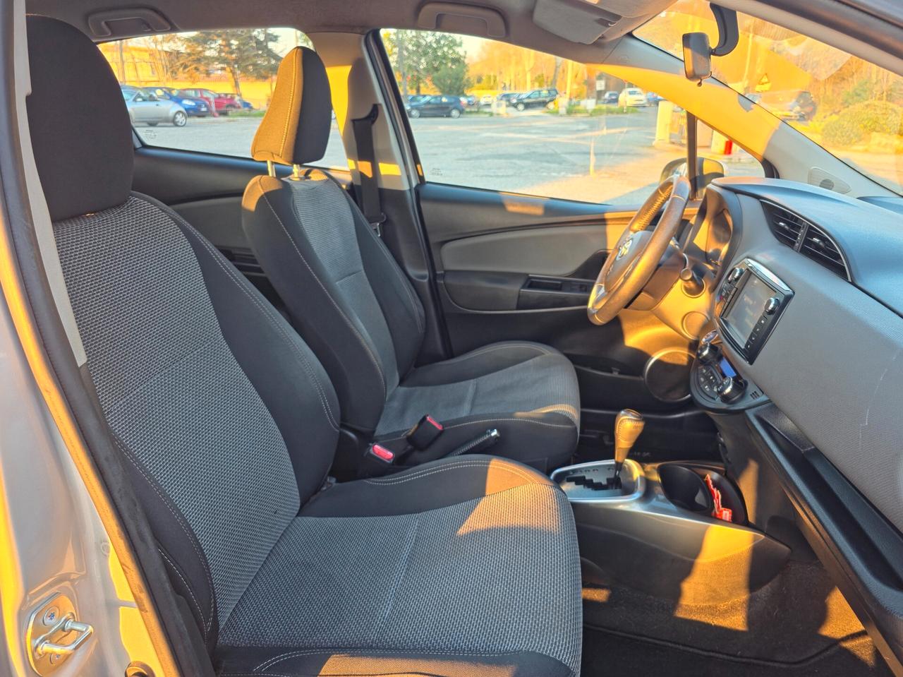 Toyota Yaris 1.5 Hybrid 5 porte Business 2016-E6B Automatico NEO