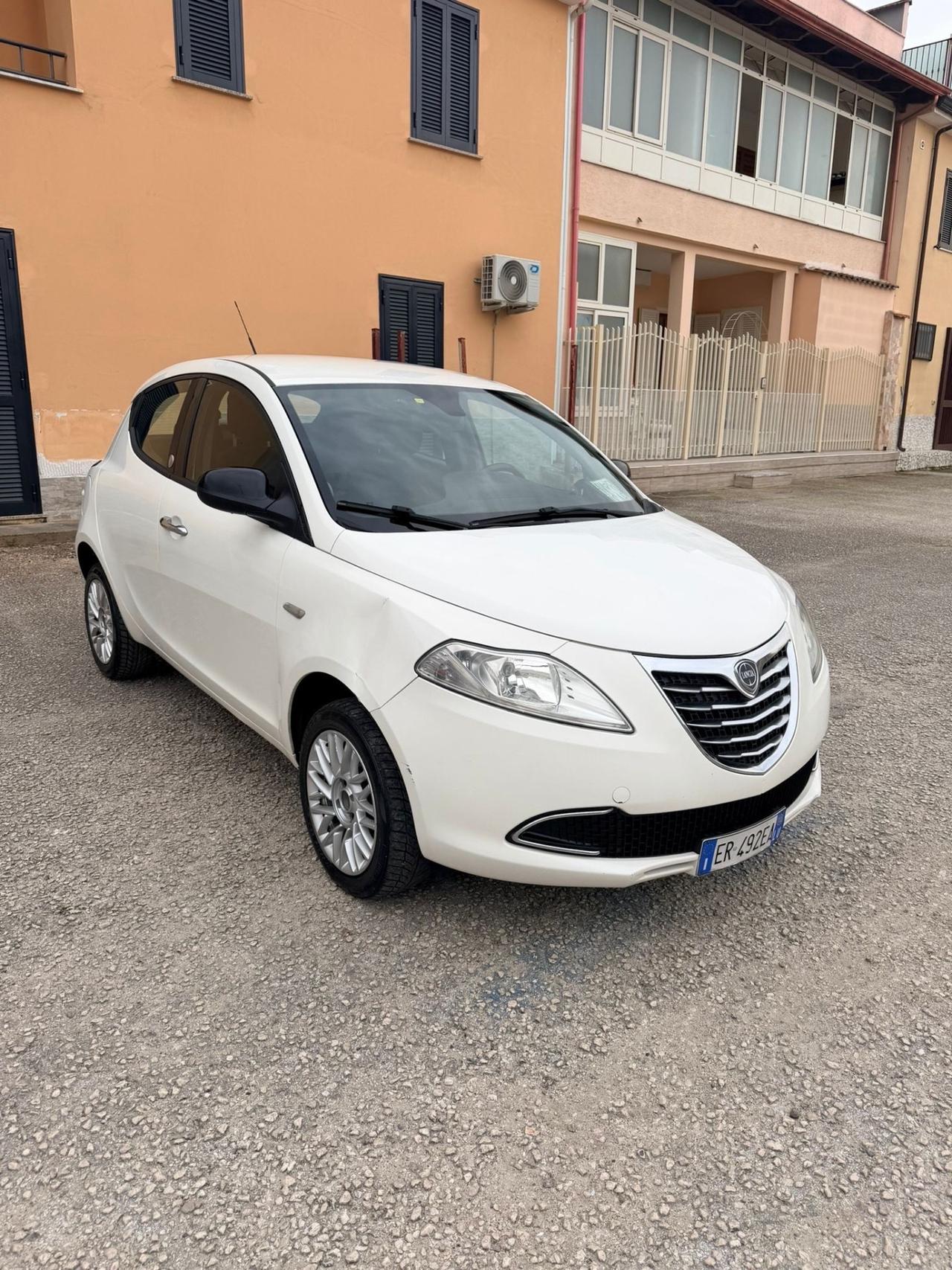 Lancia Ypsilon 0.9 TwinAir 85 CV 5 porte Metano Ecochic Elefantino