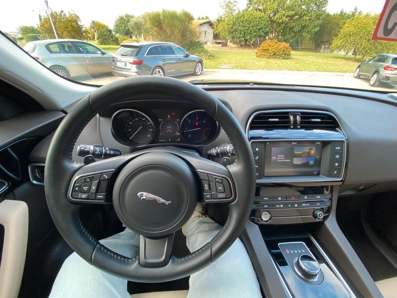 Jaguar F-Pace 2.0 D 180 CV AWD Prestige