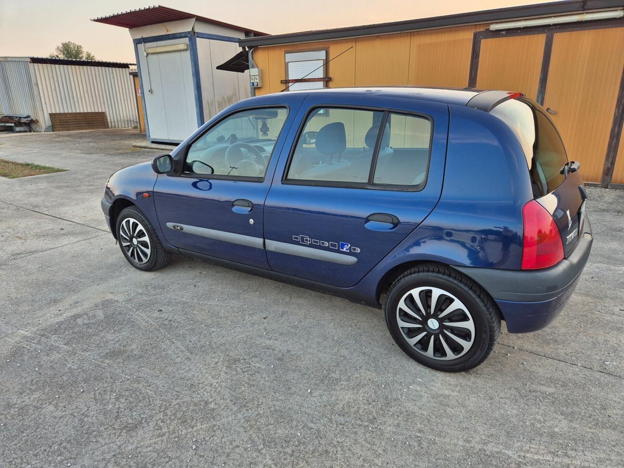 Renault Clio 1.4 cat 5 porte MTV neopatentati