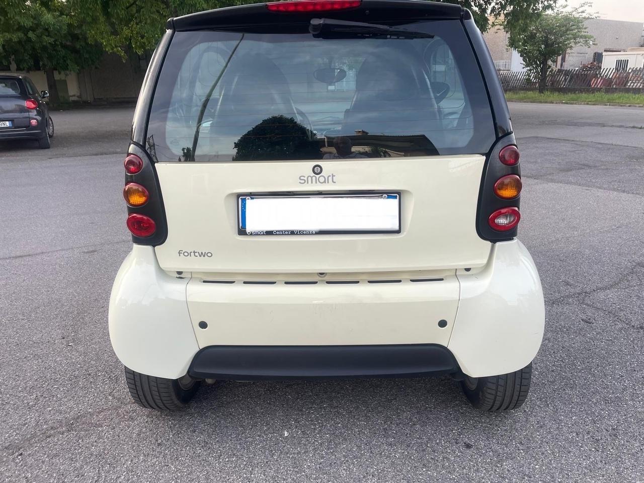 Smart ForTwo 700 coupé grandstyle (45 kW) per Neopatentati