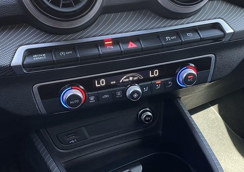 Audi Q2 S Line interno ed esterno 2.0 TDI 150CV s-tronic 35