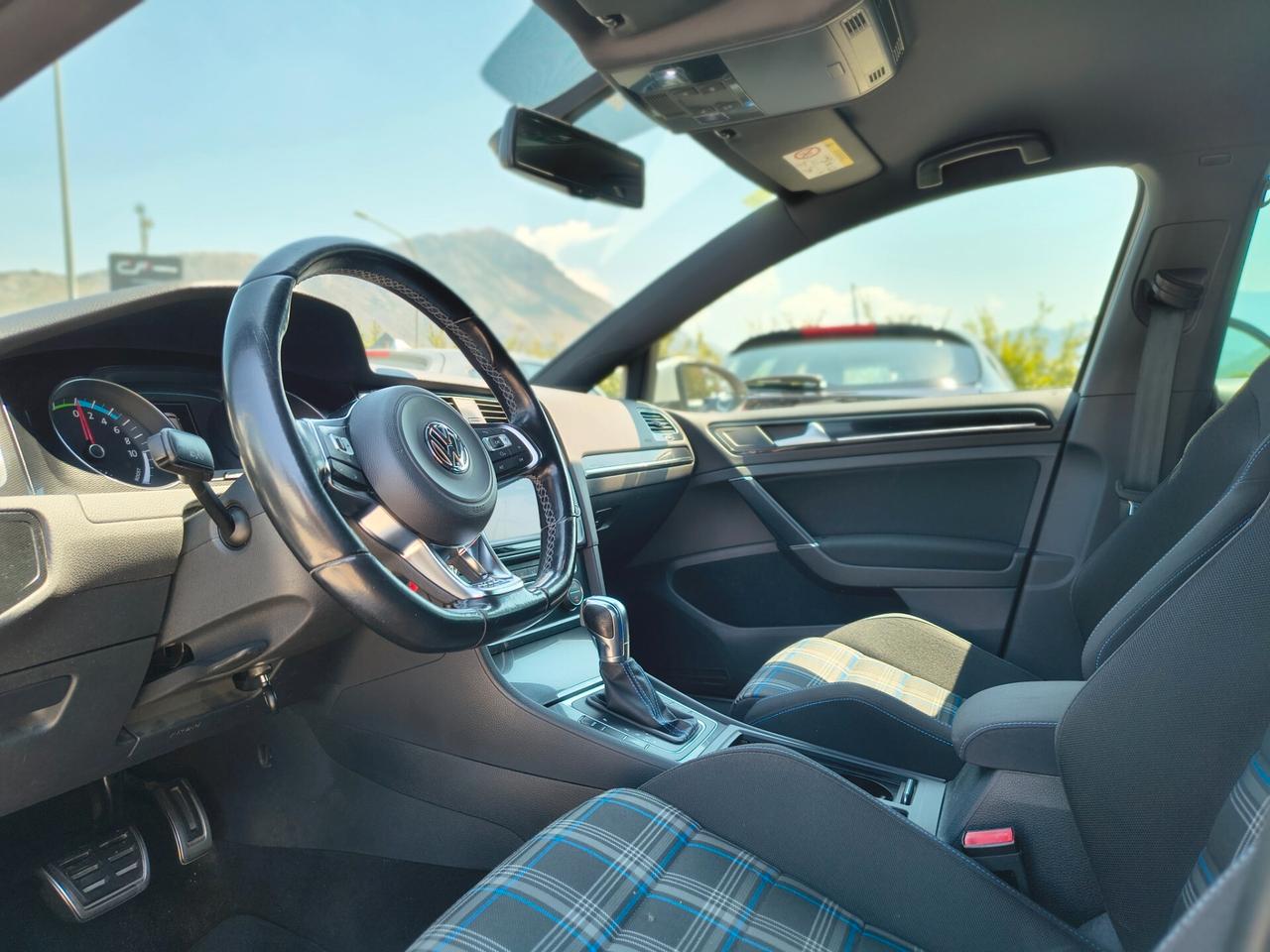 VW Golf GTE 1.4 TSI DSG Plug-In-Hybrid