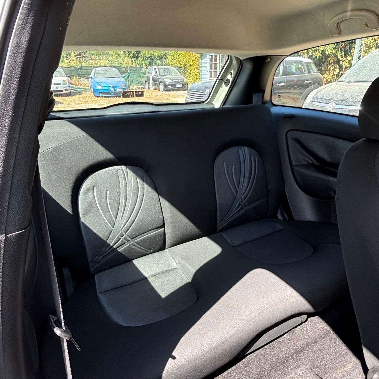 Lancia Ypsilon 1.3 MJT 75 CV Unyca