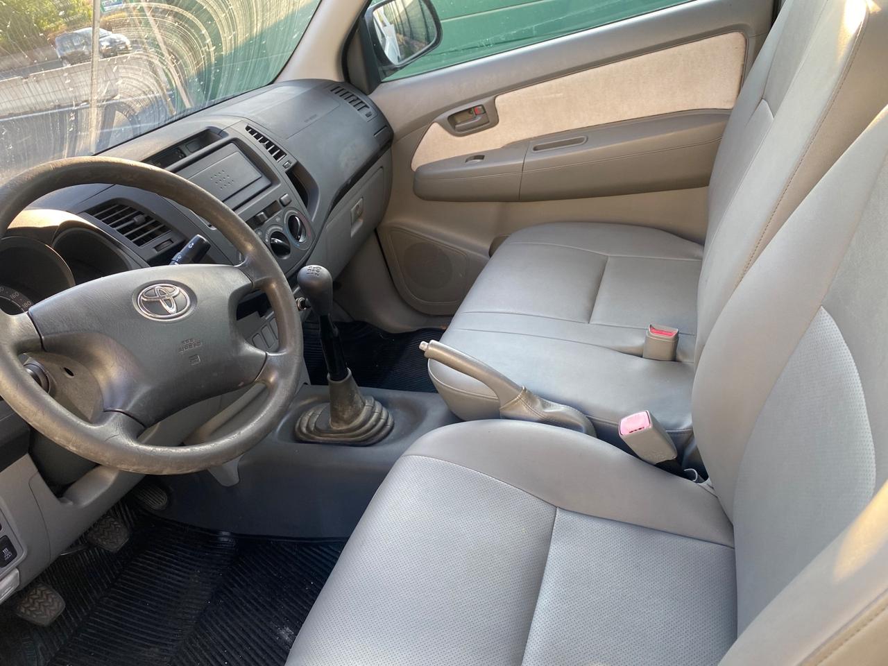 Toyota Hilux 2.5 D-4D 2WD Cassonato....