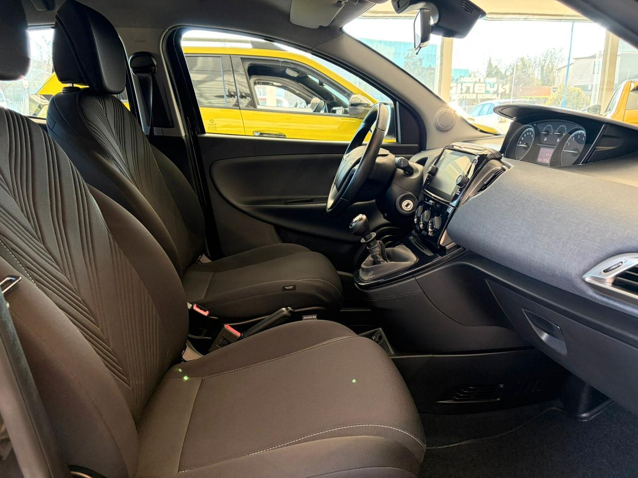 Lancia Ypsilon 1.0 FireFly 5 porte S&S Hybrid Gold