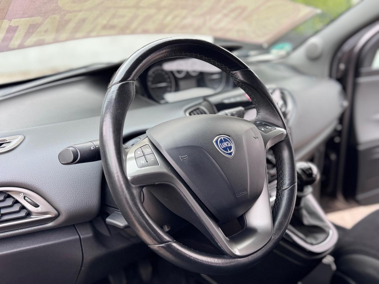 Lancia Ypsilon 1.2 Benzina 69cv Platinum - 2012