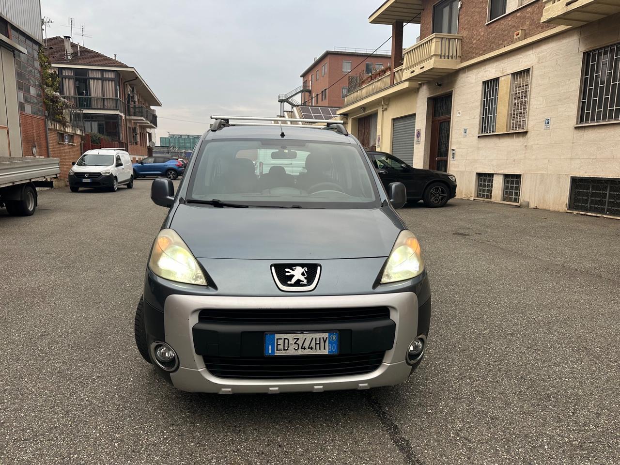 Peugeot Partner 7 posti 1.6 gpl della casa euro 5