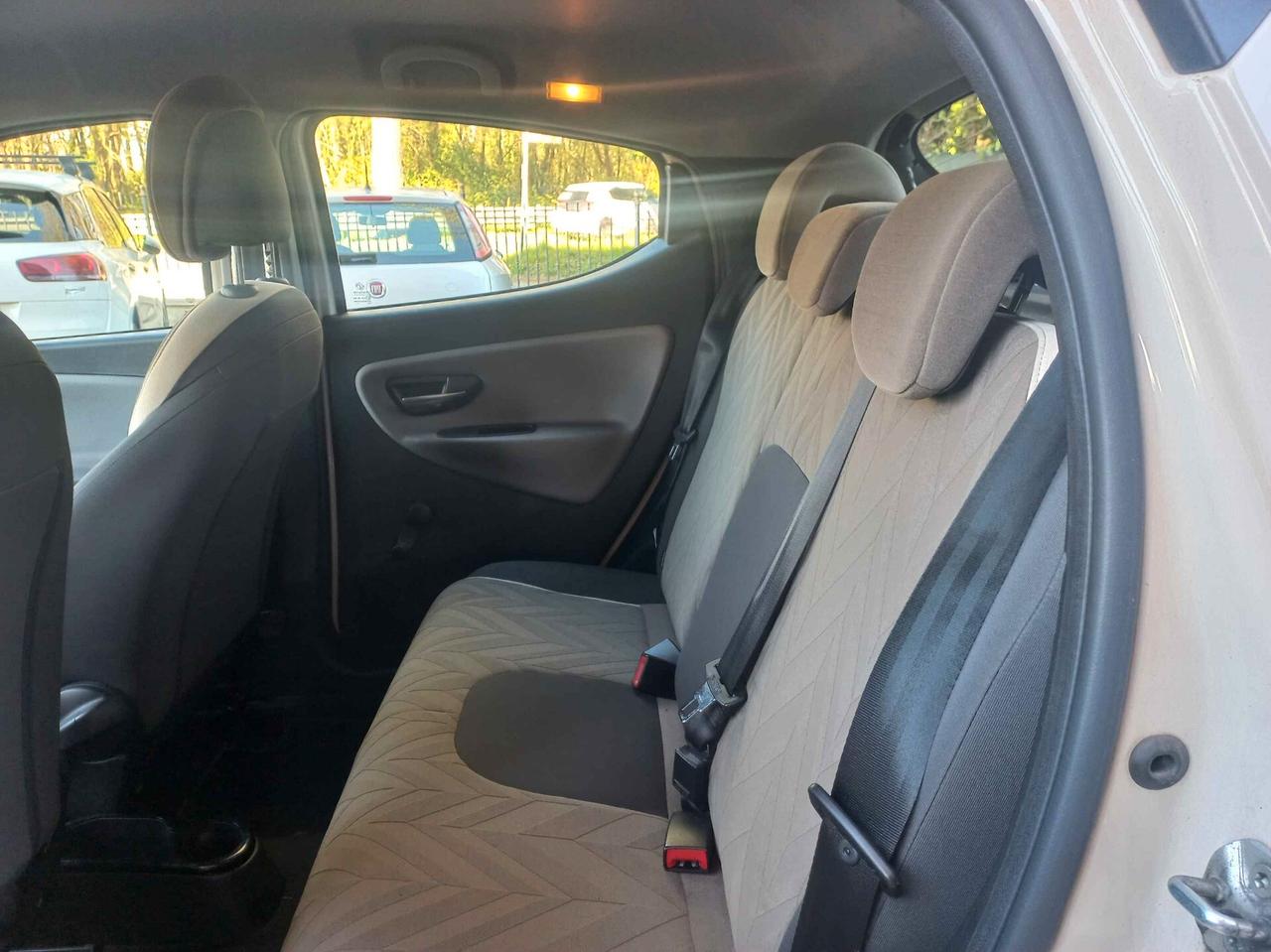 Lancia Ypsilon 1.2 69 CV 5 porte Silver opening edition