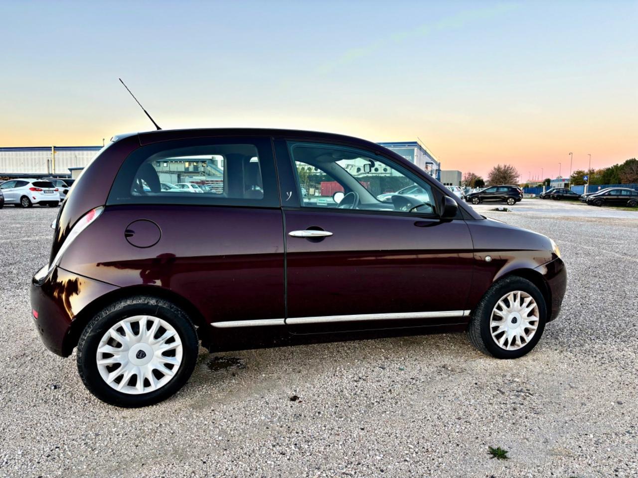 Lancia Ypsilon 1.3 MJT 90 CV Platino