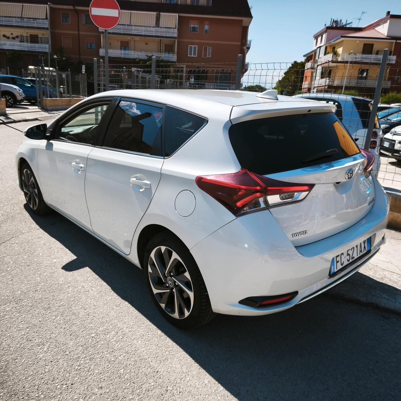 Toyota Auris 1.6 D-4D Lounge