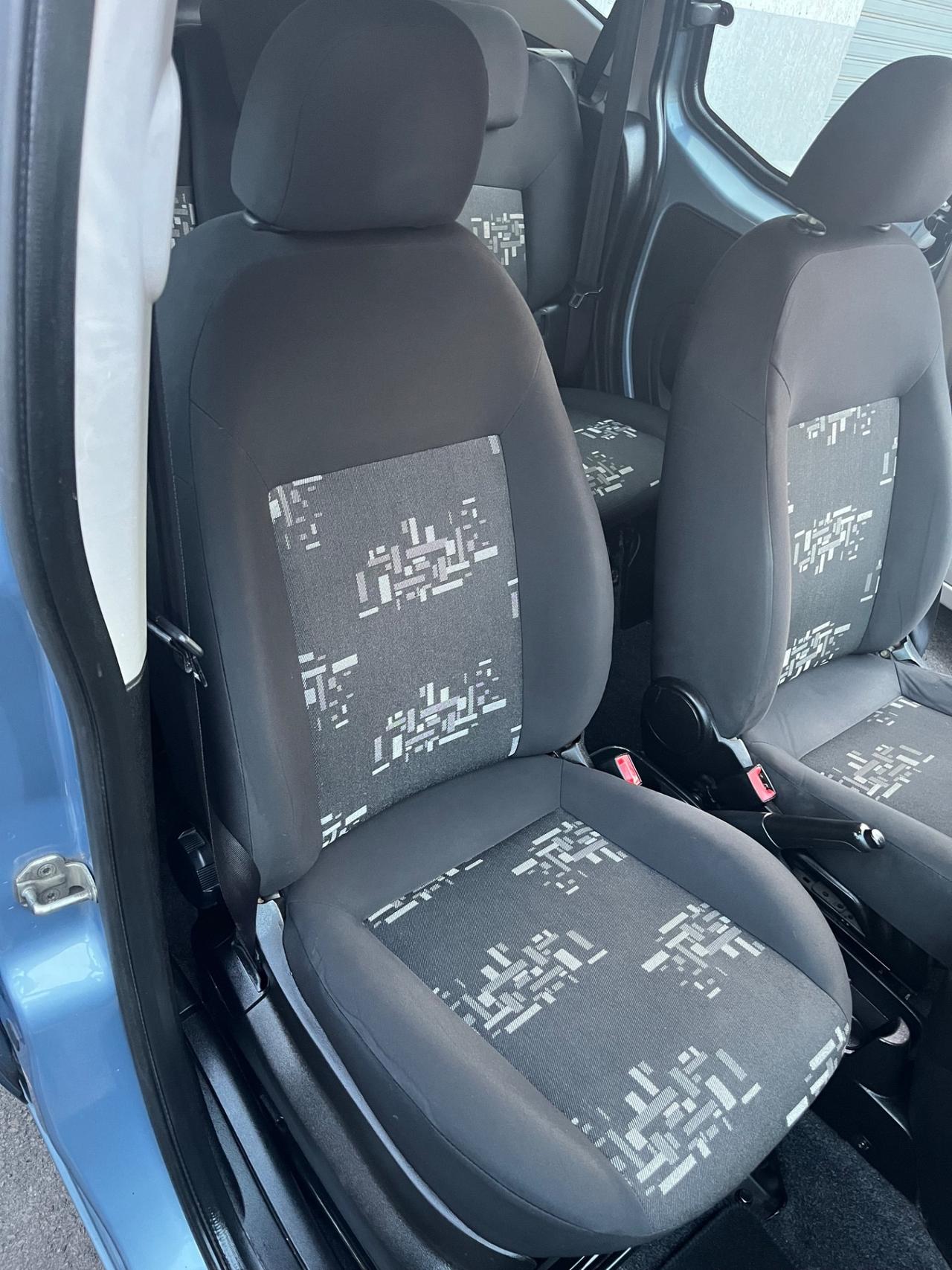 FIAT QUBO FULL OPTIONAL CON I POSTI 2015