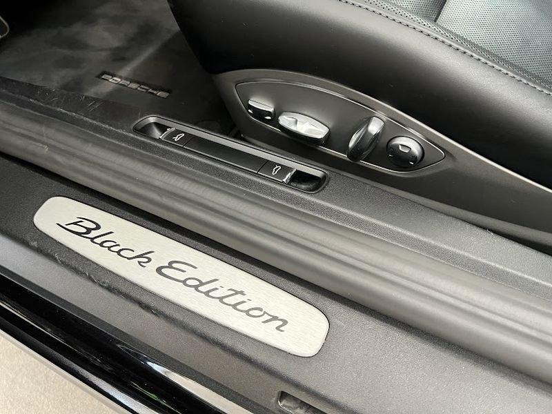 Porsche 911 CARRERA Coupe black edition