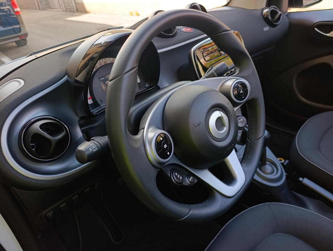 Smart ForTwo 70 1.0 twinamic cabrio Passion Capote Rossa