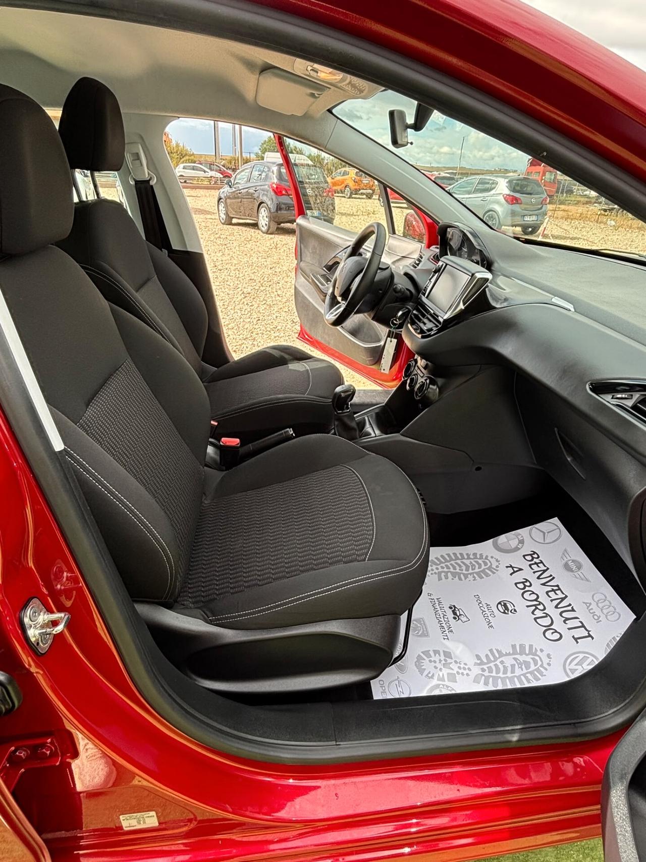 Peugeot 208 Utilitaria 1.2 Benzina