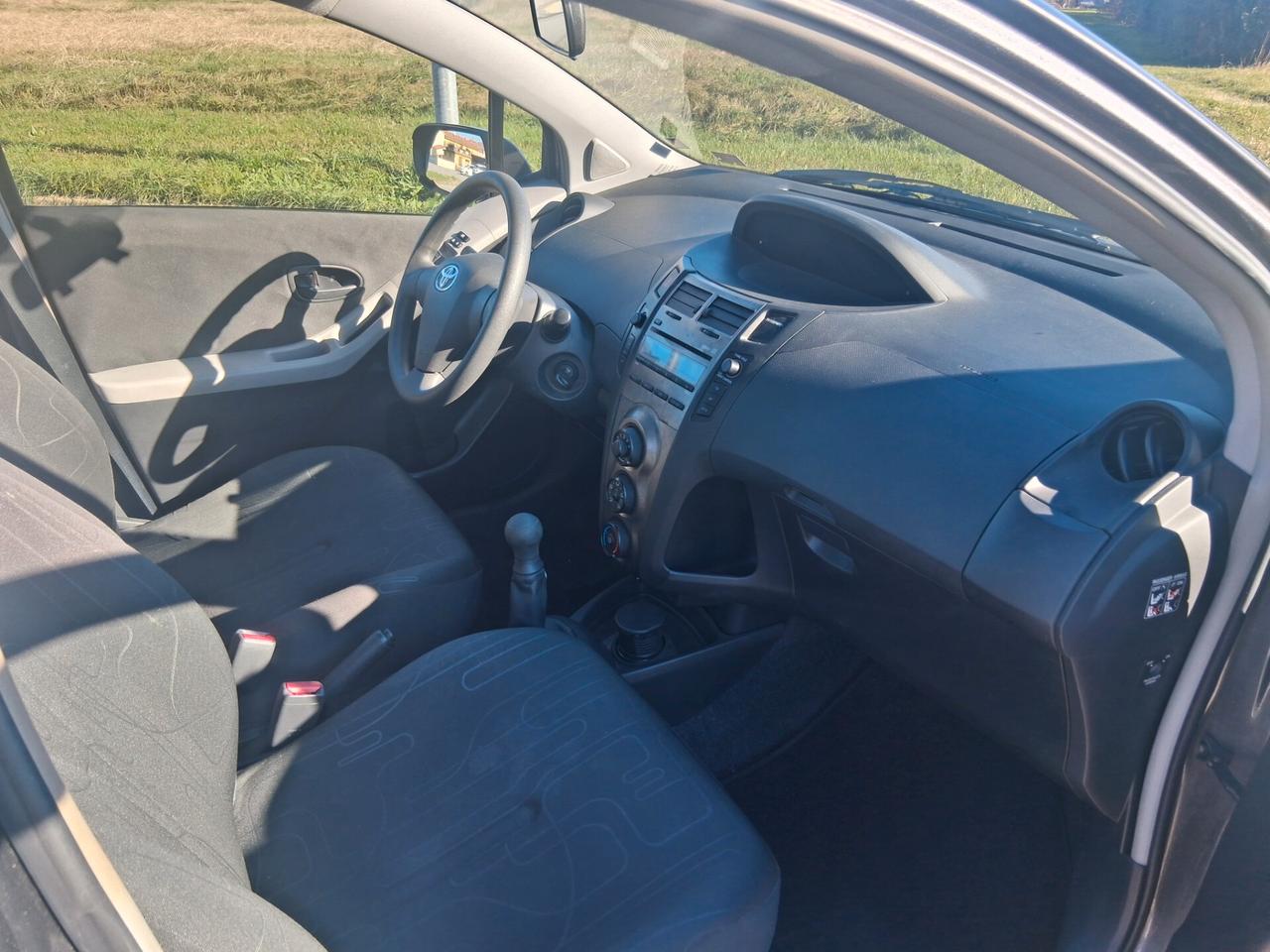 Toyota Yaris 1.0 5 porte Sol