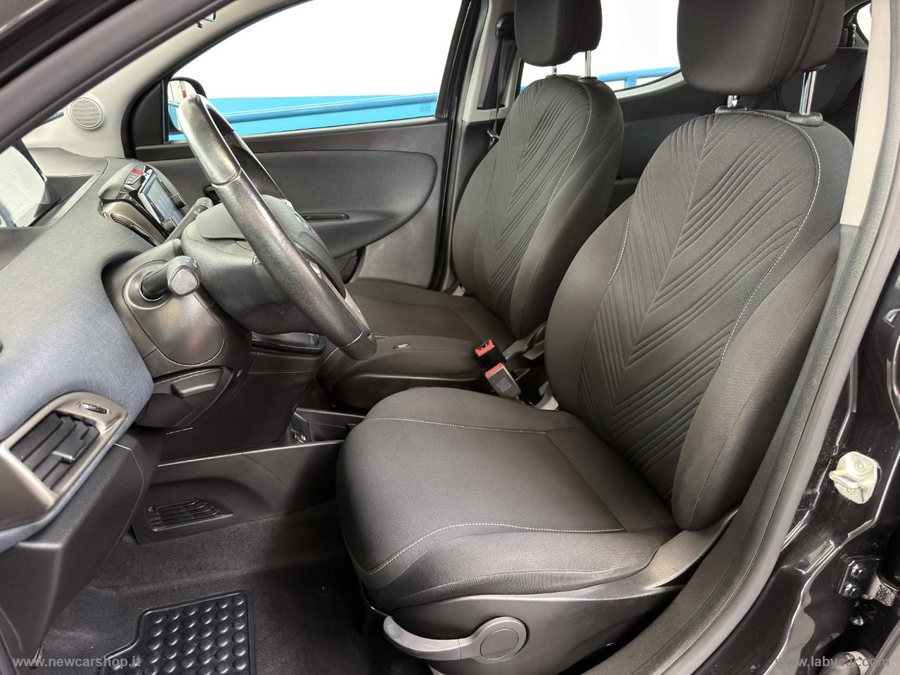 LANCIA Ypsilon 1.0 FireFly 5p.S&S Hybryd Gold NEOPATENTATI