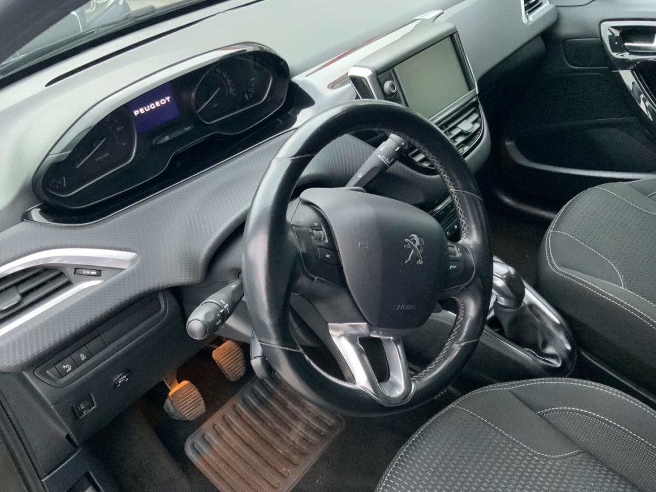 Peugeot 208 PureTech 82 5p. GPL Allure