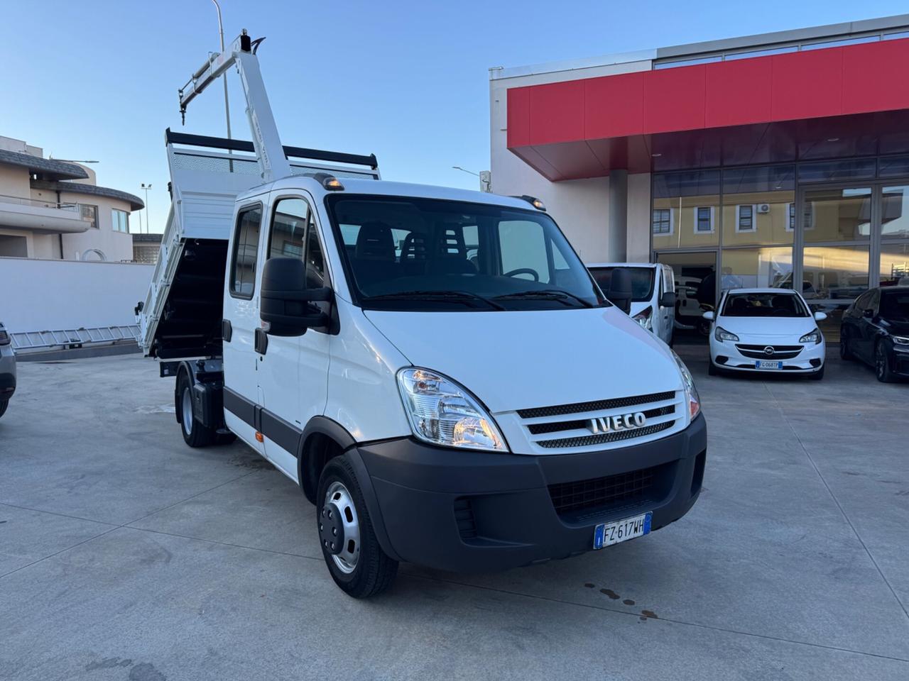 Iveco daily 35c15 7 posti ribaltabile e gru