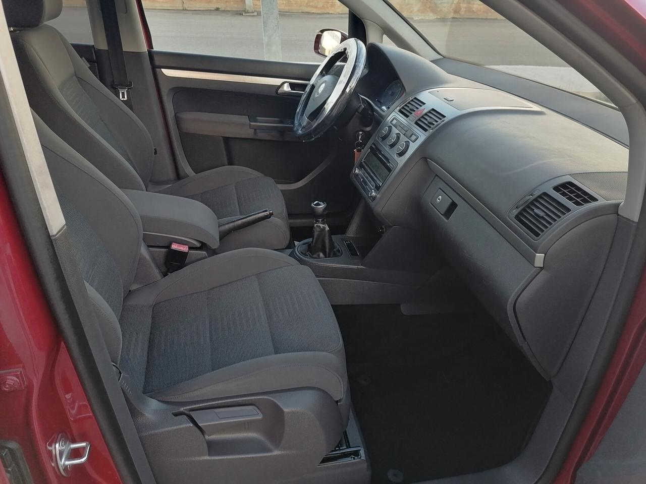 Volkswagen Touran 2.0 TDI HIGHLINE 7 POSTI 2009