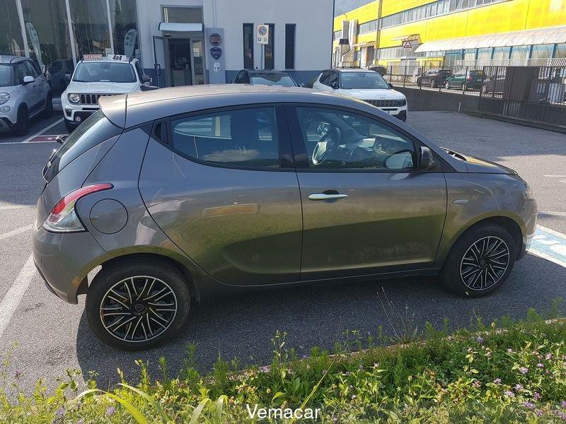 Lancia Ypsilon 1.0 Hybrid 5 porte , 5posti ,allestimento Gold, ok neopatentati