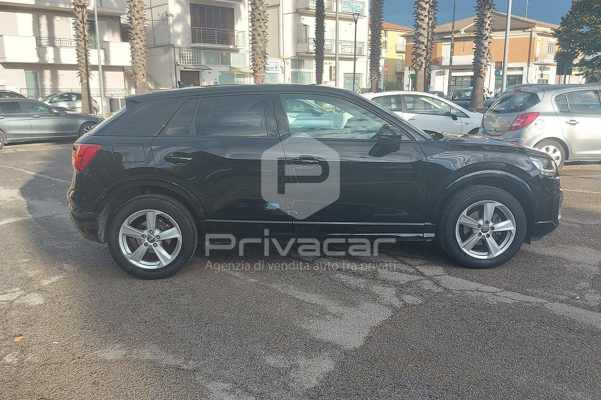 AUDI Q2 30 TDI S tronic Business