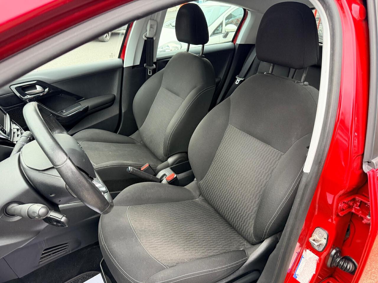 Peugeot 208 PureTech 82 5 porte Allure