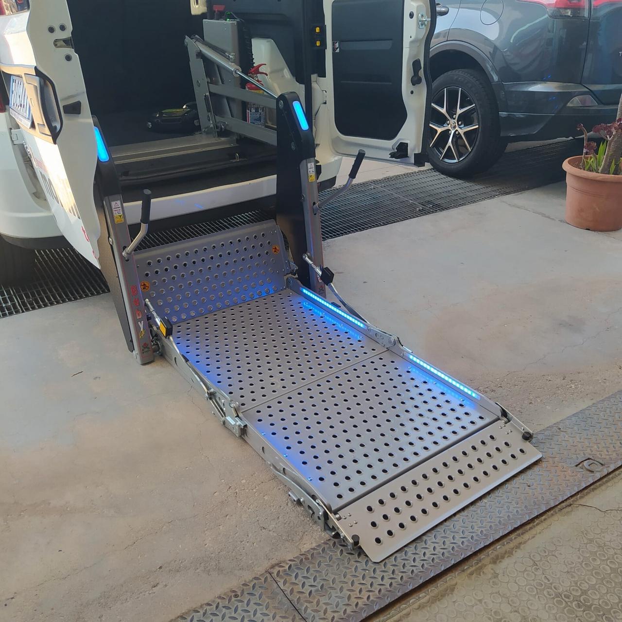 FIAT DOBLO' XL 1.6MJT - MEZZO PER TRASPORTO DISABILI
