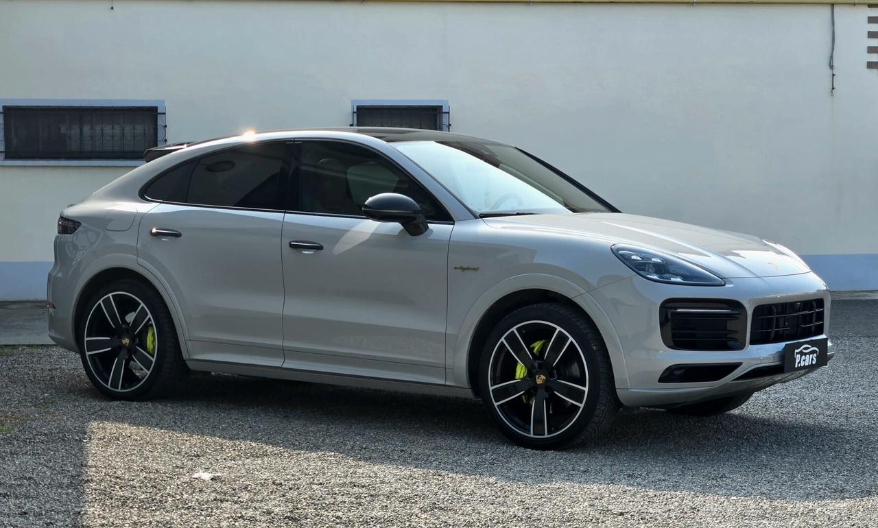 Porsche Cayenne Coupé 3.0 V6 E-Hybrid Platinum Edition