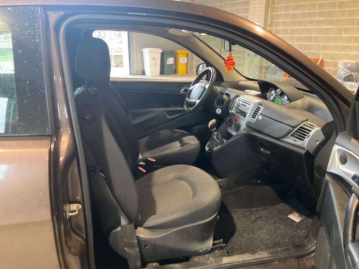 Lancia Ypsilon 1.2 69 CV Unyca'11