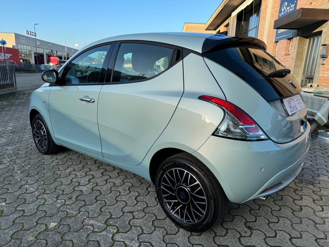 Lancia Ypsilon 1.0 FireFly 5 porte S&S Hybrid Platino